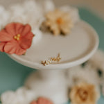Load image into Gallery viewer, Laurel Gold Leaf Studs
